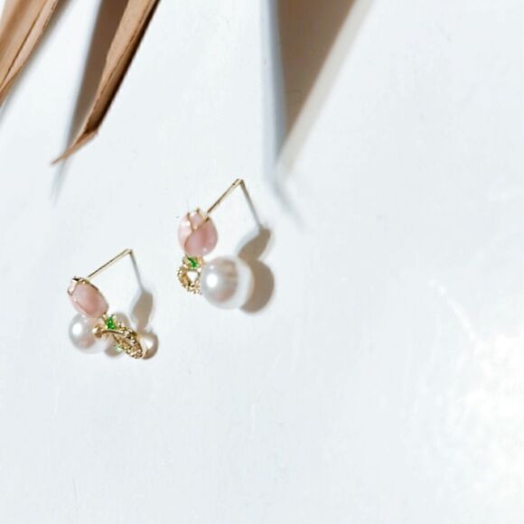 pink tulip stud earrings H184 - Picture 5 of 6